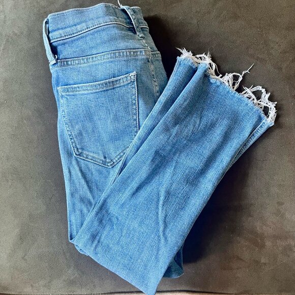 Current/Elliott Straight Jeans with Distressed Hems Sz 25 - Picture 1 of 4